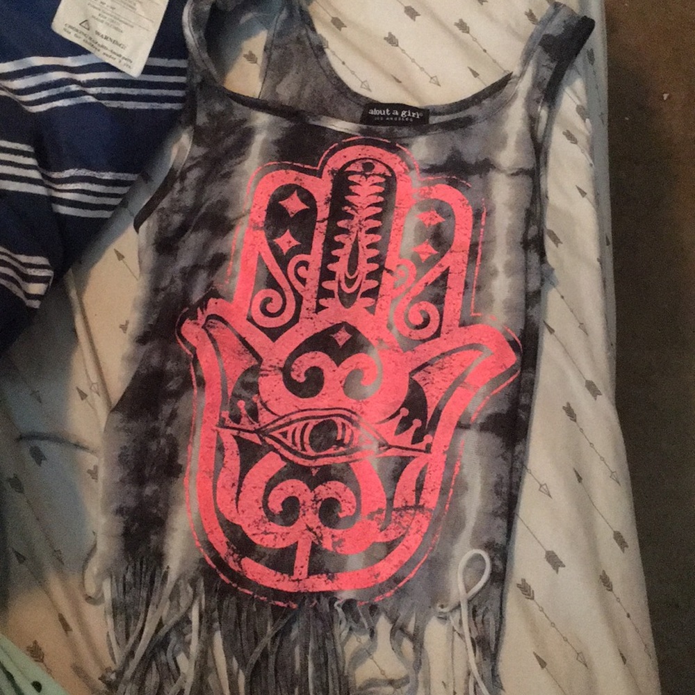 Hot topic cropped tank